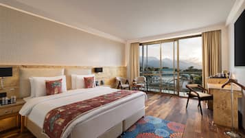 Premium bedding, down comforters, minibar, in-room safe