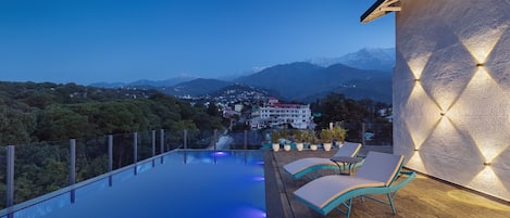 Outdoor pool, sun loungers