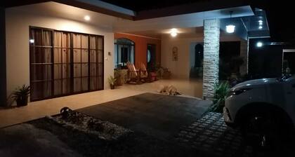 A 10 min del Parque de la Fortuna, Apartamento en Zona Tranquila, Parqueo Gratis