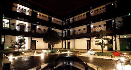 Fengjia No.1 Courtyard B&B (Luquan Fengjia Ancient Town Branch)