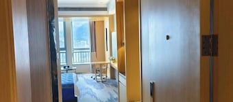 Ling Jiang Hotel