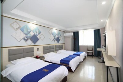 Super 8 Hotel (Hefei Ma'anshan Road Hegongda South Subway Station)