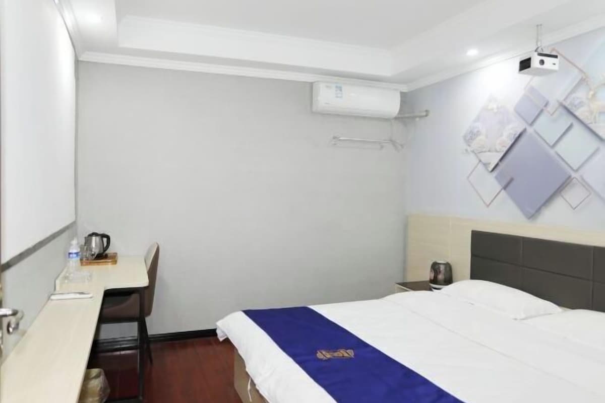 Desk, bed sheets