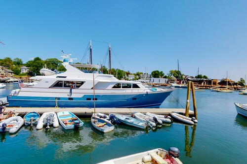 Two-story home steps from Laite Beach - stroll to the harbor, 1 dog welcome