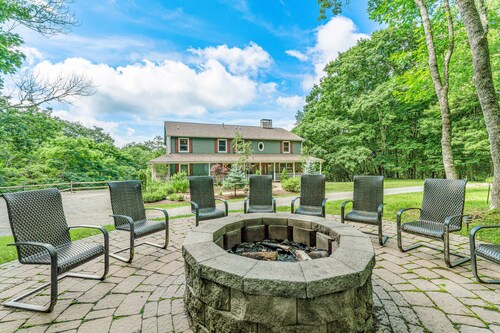 Gorgeous farmhouse with fire pit, deck, fireplace, hot tub, & game room