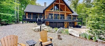 Charming 3 story retreat in the shadows of Lake Winnipesaukee