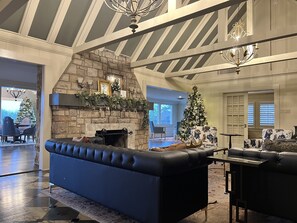 Interior - Pine Hill Manor - Lakehouse | Boat Dock + Hot Tub (Lake Hamilton)