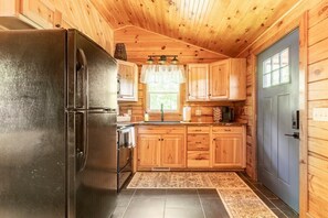 シャワー、ヘアドライヤー、タオル、石鹸