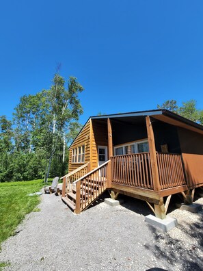 Exterior - The cozy cabin… 12 minutes to Grand Beach! (Beaconia)