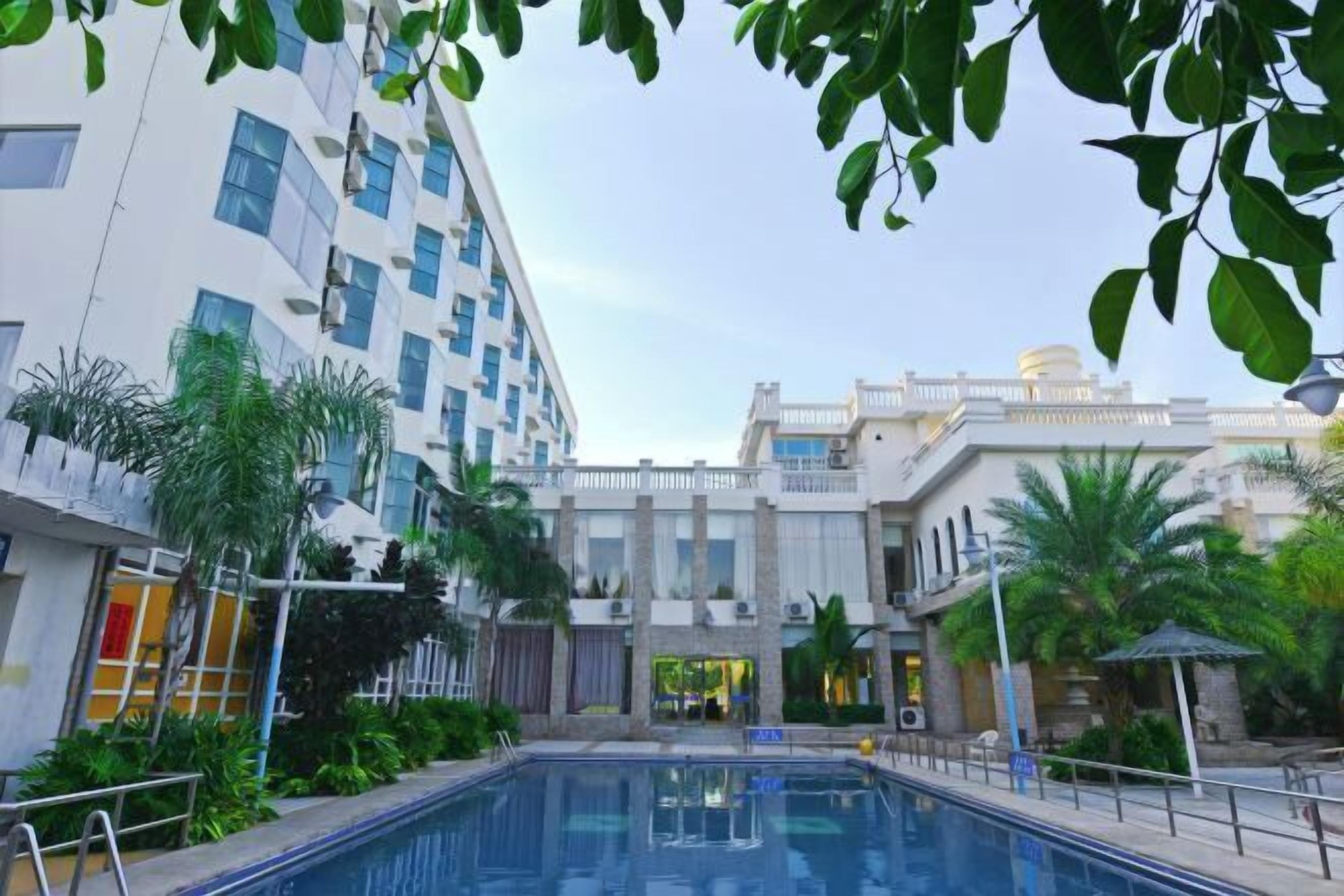 حمام سباحة خارجي