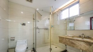 A modern bathroom with a glass-enclosed shower, a white toilet, and a marble sink. - Duyun Jinpeng Hotel (Duyun Dashiban Ancient Street Store) (Duyun)