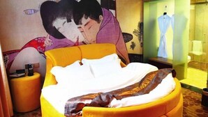 Unclassified image, 4 of 28, button - Qiaoxiang Hotel (Fuqing)