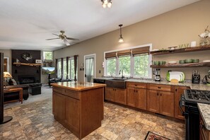 House (3 Bedrooms) | Property amenity