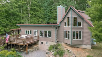 House (3 Bedrooms) | Exterior