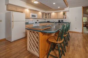 House (4 Bedrooms) | Property amenity - Fairway Breeze by Taylor Made Deep Creek (McHenry)