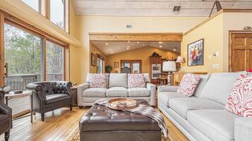 House (4 Bedrooms) | Property amenity