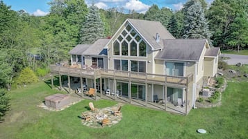 House (4 Bedrooms) | Exterior