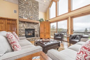 House (4 Bedrooms) | Property amenity - Wolfpack Retreat by Taylor Made Deep Creek (Swanton)