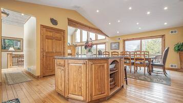 Casa (4 Bedrooms) | Servicio de la propiedad