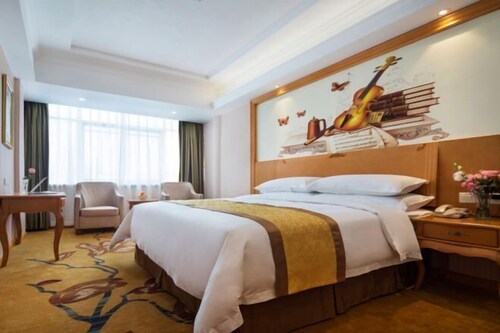 Vienna Hotel (Huidong and Run Pedestrian Street)