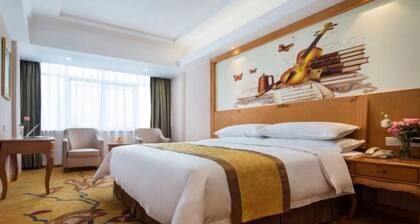 Vienna Hotel (Huidong and Run Pedestrian Street)