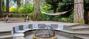 Spectacular Pet Friendly Forested Retreat, Game Room w/ Ping Pong, Gorgeous Patio Under the Trees