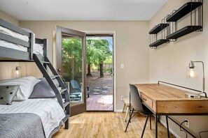 3 多间卧室、办公桌、免费 WiFi、床单