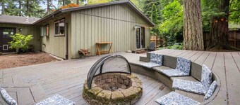 Spectacular Pet Friendly Forested Retreat, Game Room w/ Ping Pong, Gorgeous Patio Under the Trees