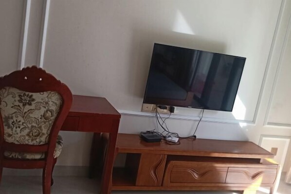 Unclassified image, 1 of 25, button