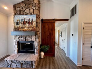 Interior - The Farmhouse - Lakehouse | Boat Dock + Game Room (Lake Hamilton)