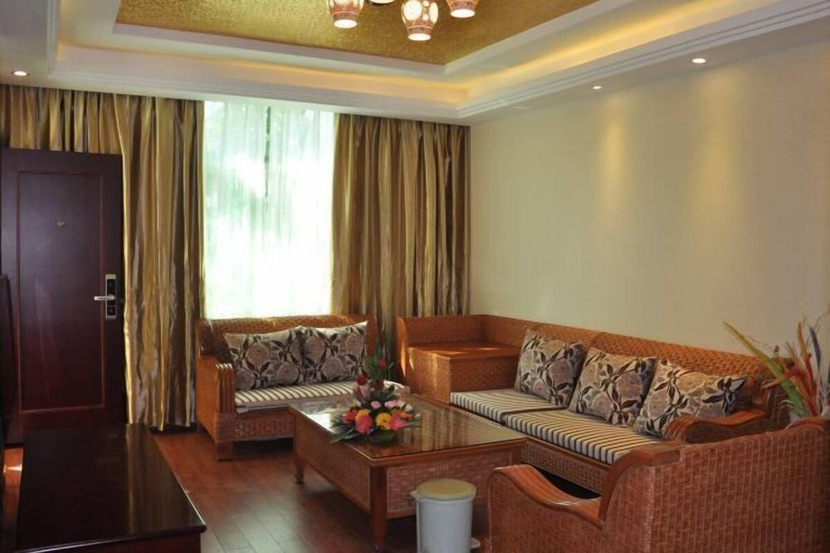 A living room with two sofas, a coffee table, and a TV.