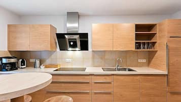 Kühlschrank, Ofen, Herdplatte, Geschirrspüler