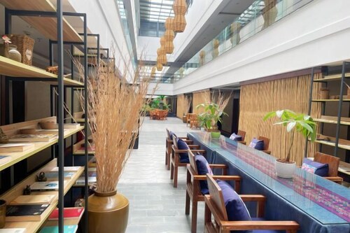Mijng Qiyuan Minority Theme Hotel