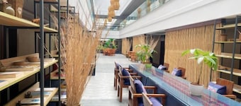 Mijng Qiyuan Minority Theme Hotel