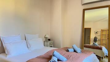 2 bedrooms, desk, iron/ironing board, free WiFi