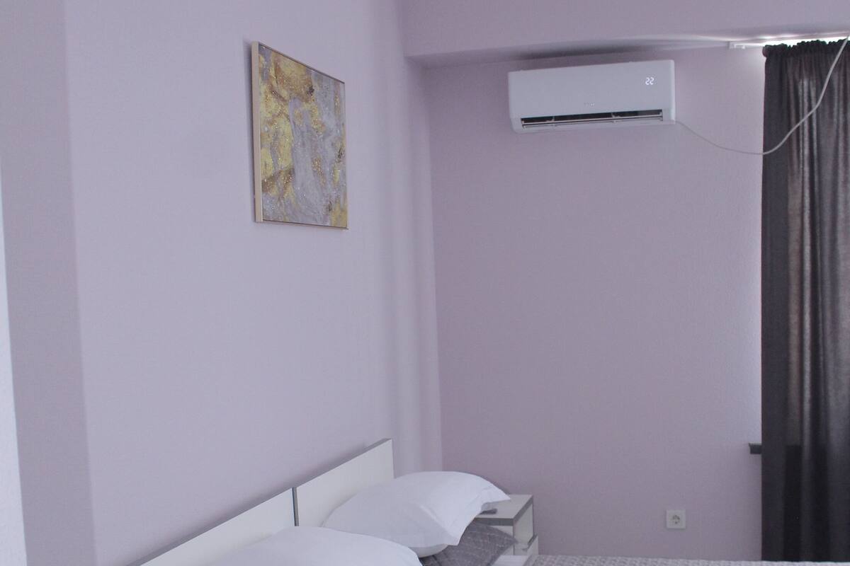 Habitación estándar con 1 cama matrimonial o 2 individuales | Caja de seguridad en la habitación y tabla de planchar con plancha