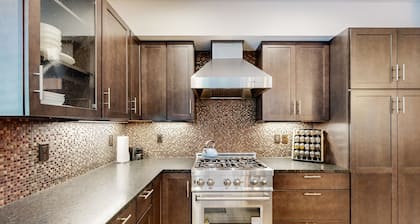 Stunner apt with fireplace, grill, partial ocean views & partial AC