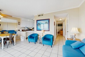 TV - Oceanfront, 2nd-floor condo with balcony, central AC, WiFi, pool & hot tub (South Padre Island)