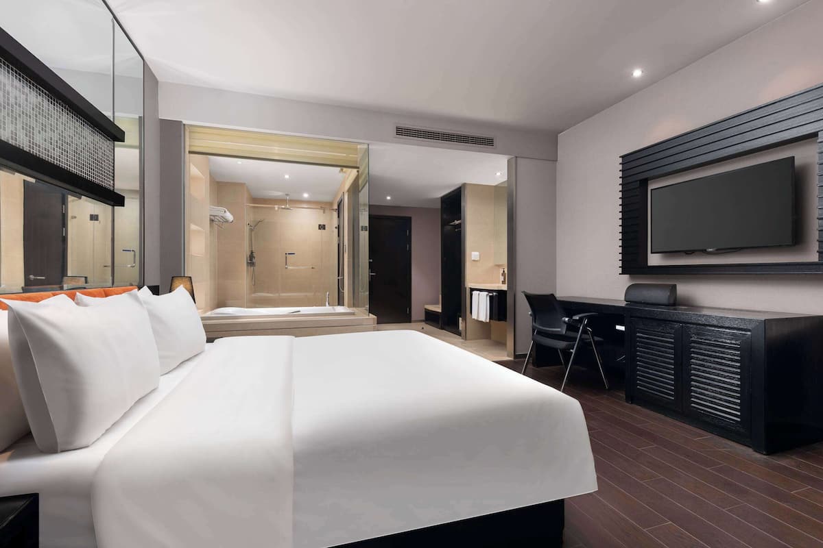 Deluxe Room, 1 King Bed, Non Smoking