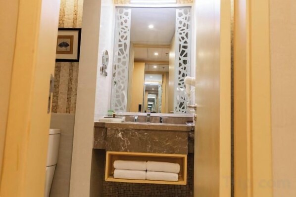Bathroom - Jiasheng Jinling Hotel (Nanjing)