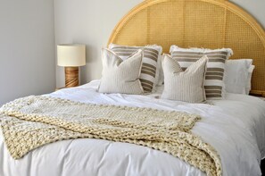 4 bedrooms, desk, iron/ironing board, free WiFi