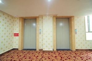 Ảnh chưa phân loại, 3 trong số 28 ảnh, nút