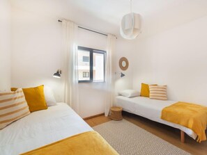 2 Schlafzimmer, Schreibtisch, Bügeleisen/Bügelbrett, Internetzugang
