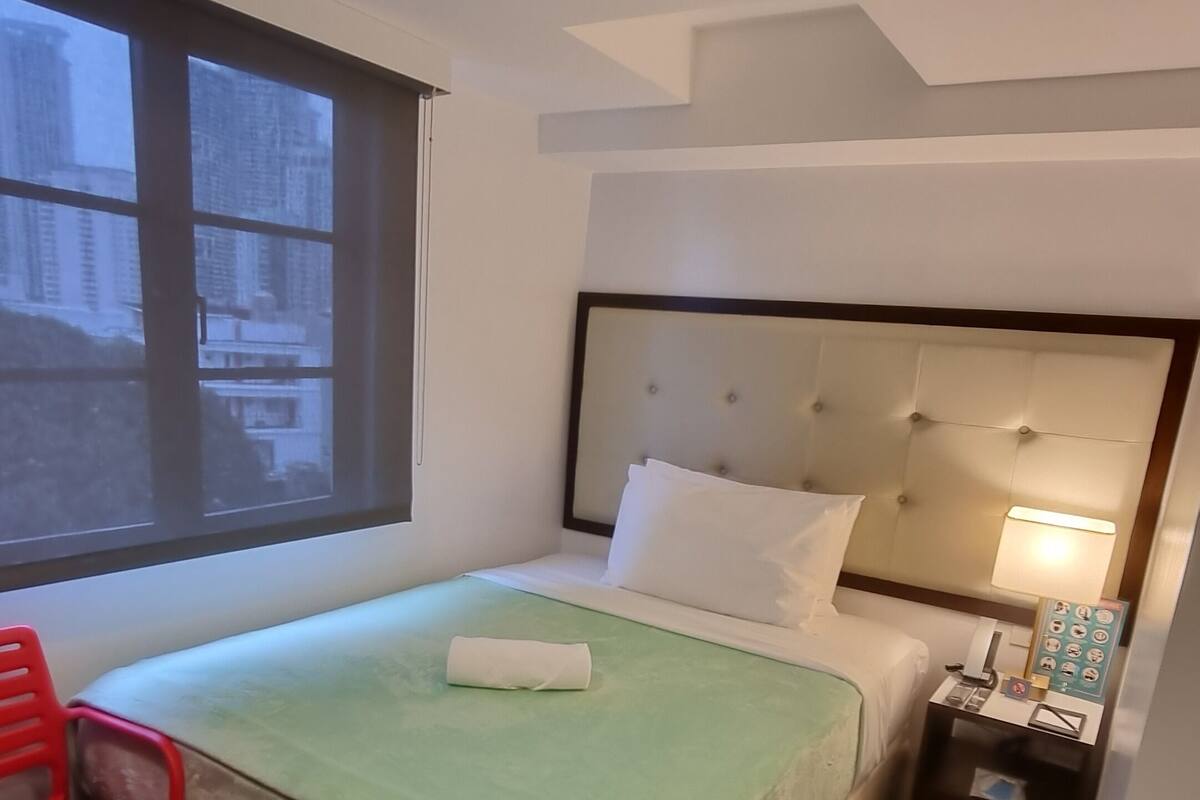 Deluxe Double Room | In-room safe, desk, blackout drapes, WiFi (free)