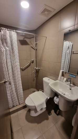 Deluxe Double Room | Bathroom | Shower, hydromassage showerhead, free toiletries, slippers - One Cristina Suites (Makati)