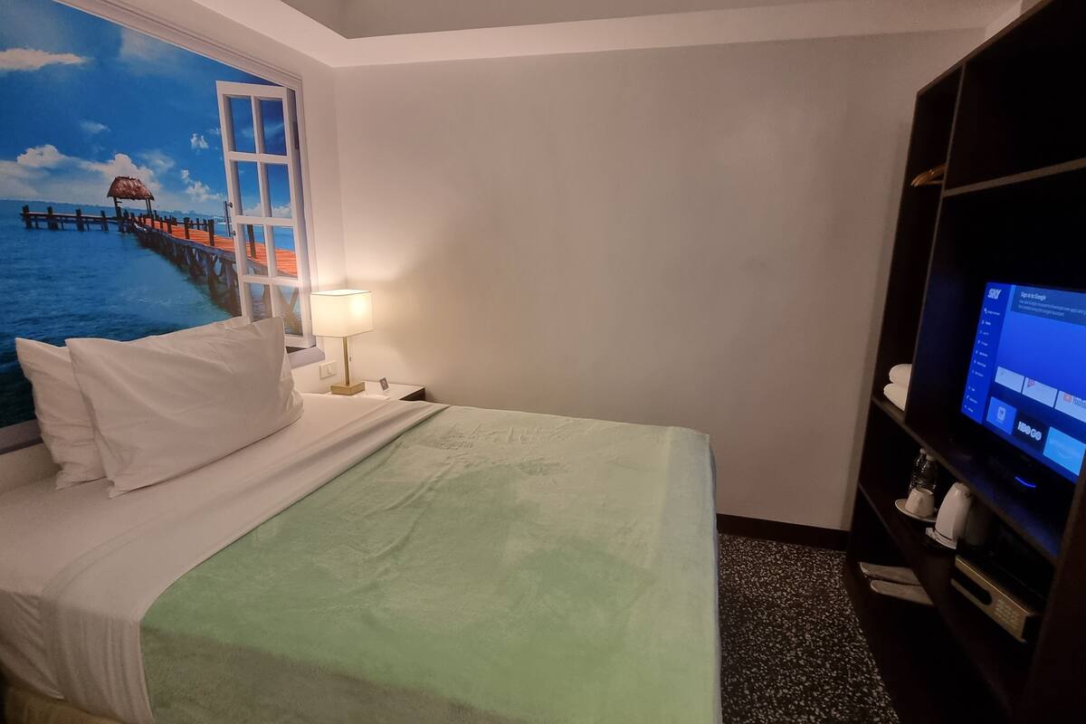 Superior Double Room | In-room safe, desk, blackout drapes, WiFi (free)