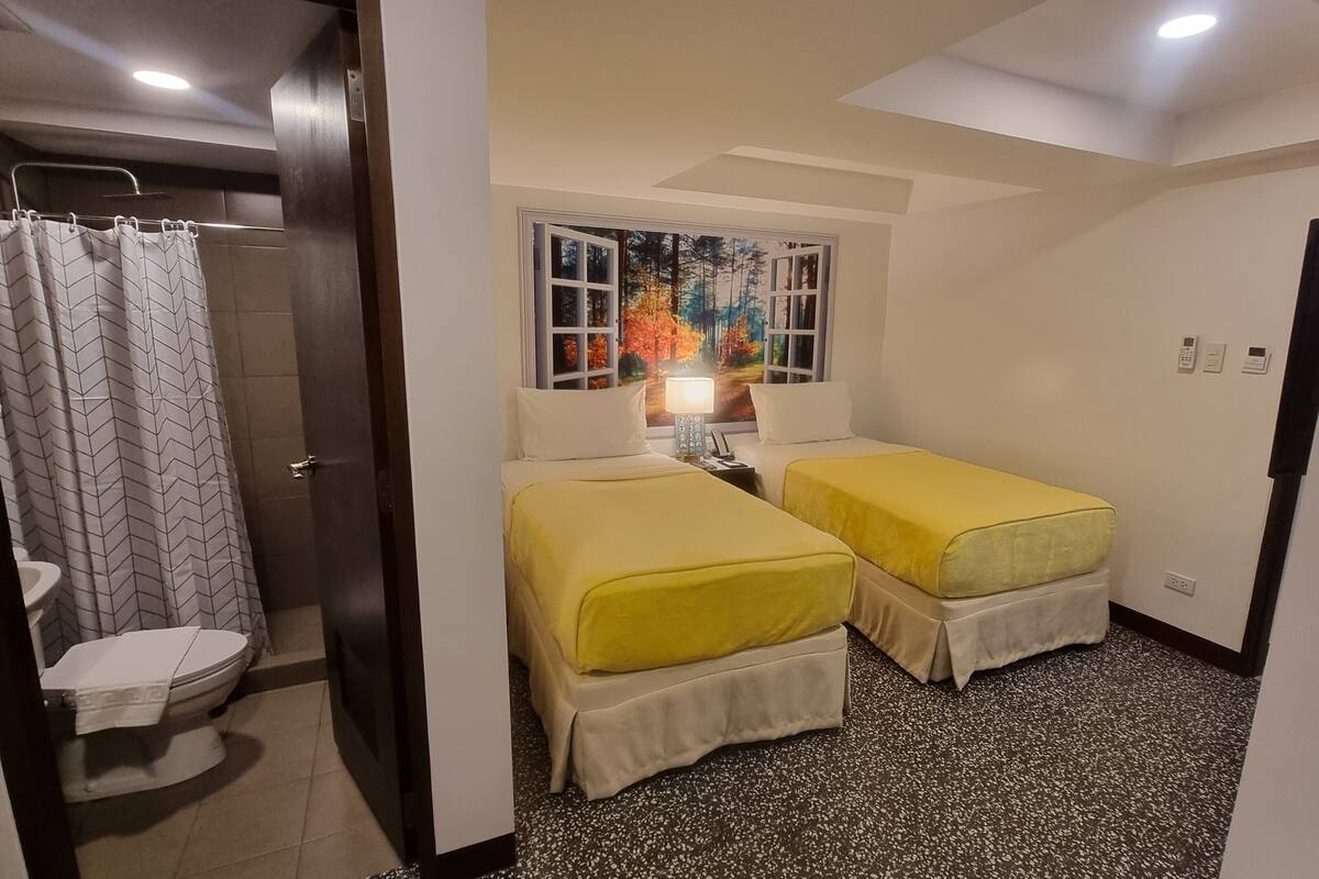 Superior Twin Room | In-room safe, desk, blackout drapes, WiFi (free)