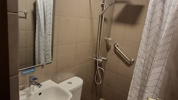 Basic Shared Dormitory, Mixed Dorm | Bathroom | Shower, hydromassage showerhead, free toiletries, slippers