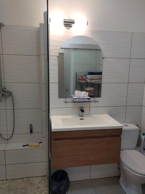 Douche, papier de toilette