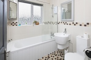 淋浴/盆浴组合、吹风机、坐浴桶、毛巾